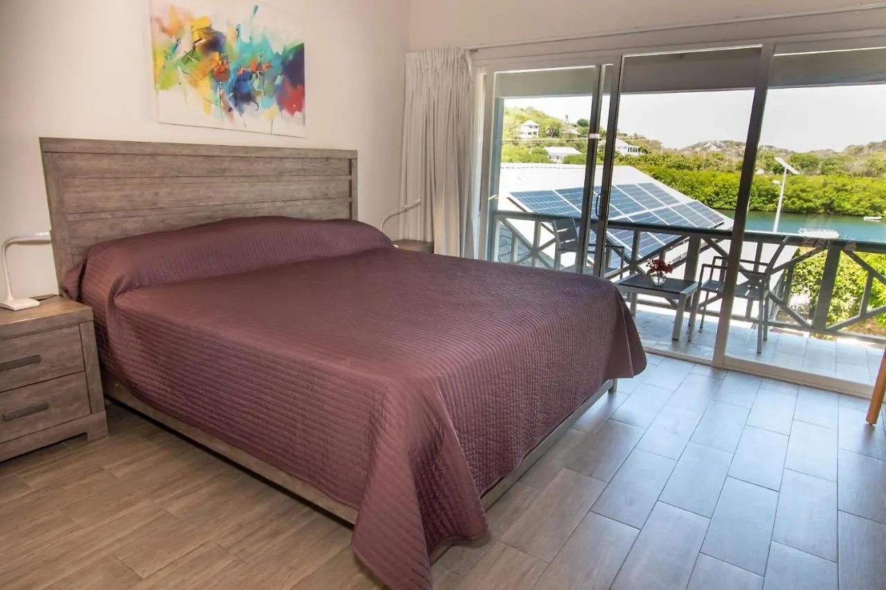 The Moxy Hotel English Harbour 2*,
